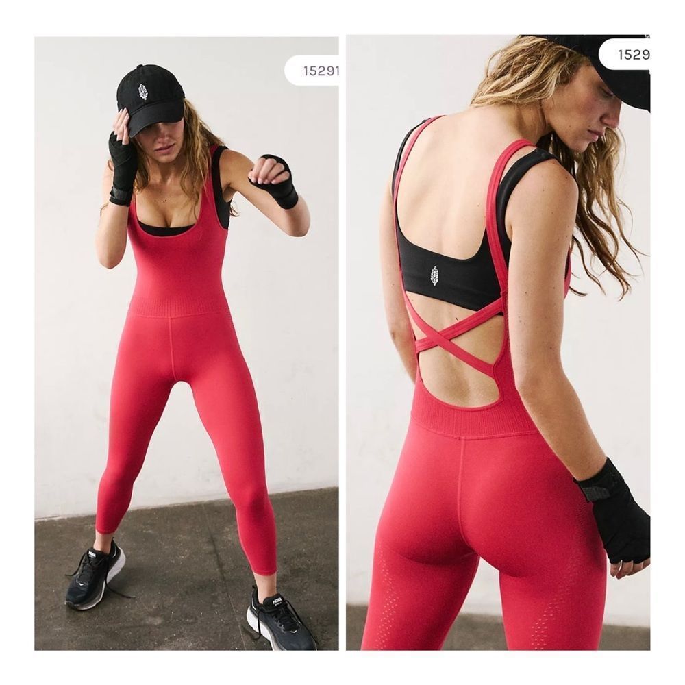 NEW Free People Good Karma Onesie
-Size M/L
-$98 retail
Red
-